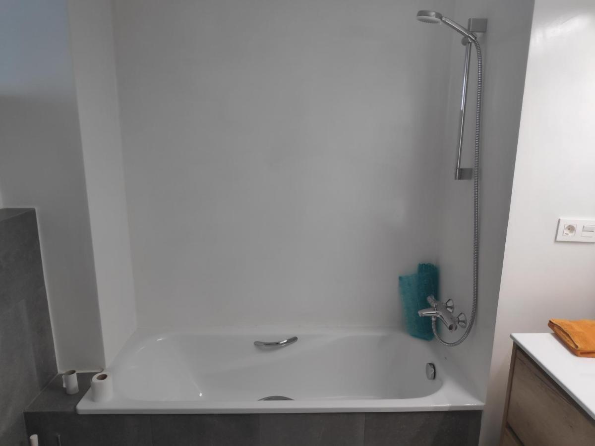Apartment Close To The Beach With Free Parking Badalona Ngoại thất bức ảnh