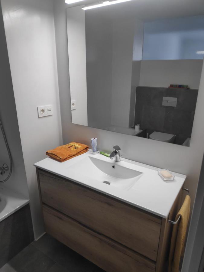 Apartment Close To The Beach With Free Parking Badalona Ngoại thất bức ảnh
