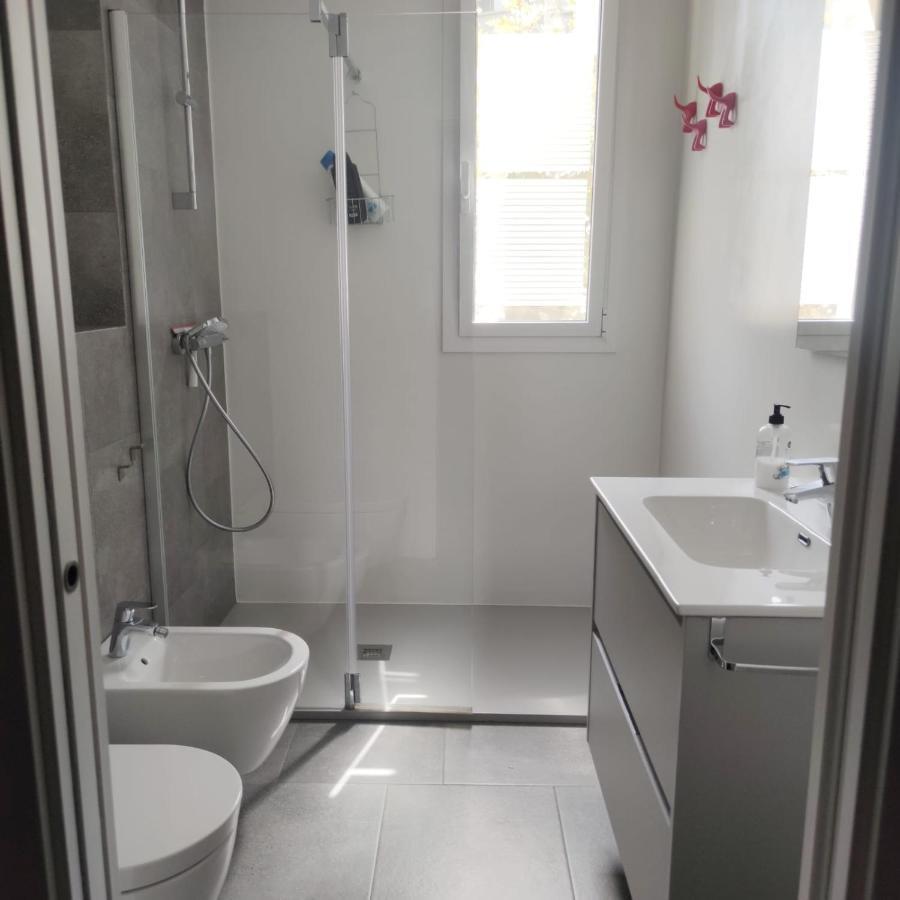 Apartment Close To The Beach With Free Parking Badalona Ngoại thất bức ảnh